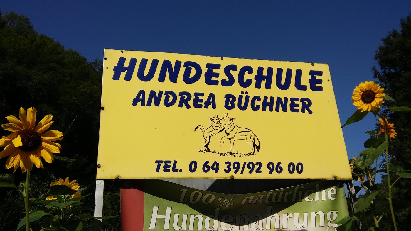 Das Schild der Hundeschule Andrea Büchner