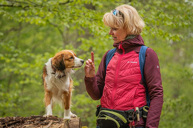 Patricia mit ihrem Kooikerhondje Lenny
